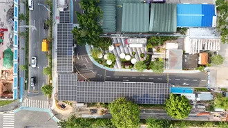 Difference between ''new operator'' and ''operator new''?